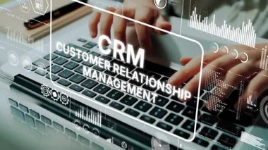 Klavyede CRM Müşteri İlişkileri Grafik Kaplaması ve Veri Görselleştirme Elementleri ile Eller Klavyede Yazılıyor. Asemptotik akıllı veri analitiği.