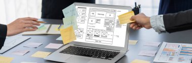 Web sitesi tasarım yazılımı çevrimiçi perakende ticaret ve e-ticaret için canlı şablon sağlıyor