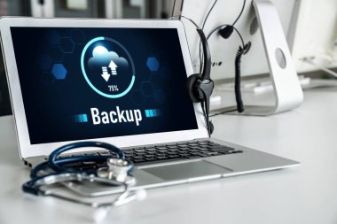 Yedek Depolama Verisi İnternet Teknolojisi İş Konsepti. Veritabanı depolama teknolojisi dosya aktarım paylaşımı, siber, büyük veri bilgileri, internet bankacılığı uygulaması indirme işlemi kolayca yapılır