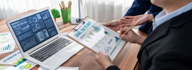 İş veri paneli, pazarlama stratejisi planlaması için iş zekası analizi sunar. Müşteri taleplerini analiz etmek ve iş dünyasının geleceğini önceden görmek için büyük veriler sunulur.