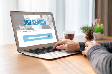 Çalışanların işe alım İnternet ağındaki iş fırsatlarını araması için mod web sitesinde online iş araması
