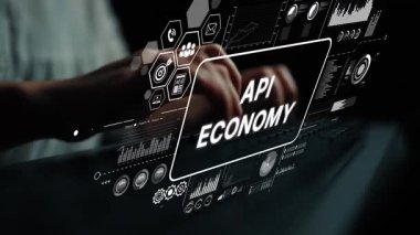 İş Finansmanında API Ekonomi ve Teknoloji Eğilimlerini Temsilen Dijital Grafiklerle Eller Klavyede Yazıyor. Asemptotik akıllı veri analitiği.