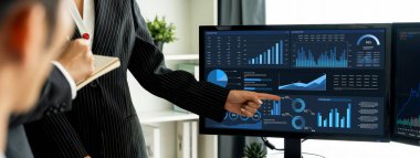 İş veri paneli, pazarlama stratejisi planlaması için iş zekası analizi sunar. Müşteri taleplerini analiz etmek ve iş dünyasının geleceğini önceden görmek için büyük veriler sunulur.