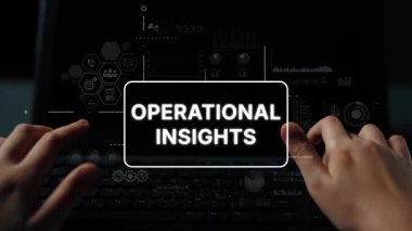 Eller klavyede dijital analitik arayüzle verileri analiz ediyor ve modern bir çalışma alanında operasyonel içgörüler ve performans ölçümleri gösteriyor. Asemptotik akıllı veri analitiği.