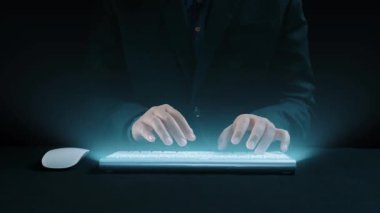 Yapay zeka mühendisliği, büyük veri ve yapay zeka makinesi kavramında yapay zeka beyin işlemcisiyle iş desteği için üretken yapay zeka kullanmayı öğrenen insan etkileşimi. Kullanıcı Kimliği