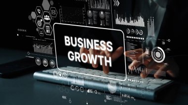 Dijital Veri Görselleştirmesi ve Karanlık Ofis Ortamı 'nda Modern Teknoloji ile İş Büyüme Kavramı. Asemptotik akıllı veri analitiği.