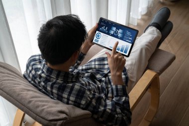 İş veri paneli, pazarlama stratejisi planlaması için iş zekası analizi sunar. Müşteri taleplerini analiz etmek ve iş dünyasının geleceğini önceden görmek için büyük veriler sunulur.