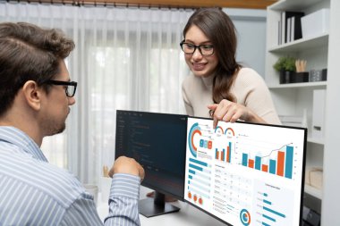 İş veri paneli, pazarlama stratejisi planlaması için iş zekası analizi sunar. Müşteri taleplerini analiz etmek ve iş dünyasının geleceğini önceden görmek için büyük veriler sunulur.