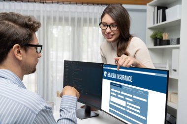 Kolay form doldurma için sağlık sigortası web sitesi canlı kayıt sistemi