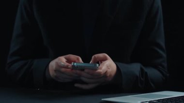 İş adamı küresel pazarlama ve finans konusunda uzmandır. Küresel pazarların karmaşıklığını, stratejileri ve pazarlama erişimini geliştirmek. Küresel finans ve pazarlama UUID 'sinde başarı