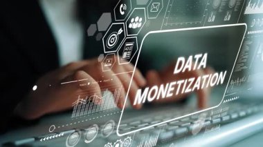 Dijital Arayüz ve Analiz Ekranı ile Veri Parasal Stratejileri üzerinde çalışan İşadamı. Asemptotik akıllı veri analitiği.