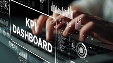 KPI Kontrol Paneli Görselleştirmeleri, Veri Analitiği ve Ölçümleri Ekranda Gösterilen Eller Klavyede Yazıyor 'un yakın plan görüntüleri. Asemptotik akıllı veri analitiği.