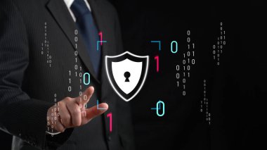 İş adamı siber güvenliğin özünü keşfeder. Siber koruma yöntemlerini, siber tehditleri derinlemesine araştır ve siber güvenlik duruşunu destekle. Siber Güvenlik Çağı FaaS 'ında yol almak için gerekli.