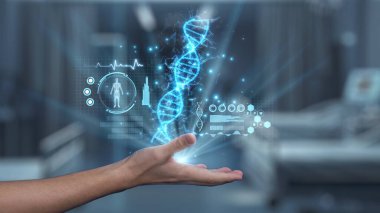 İnsan elinin laboratuvar arka planında yüzen DNA hologramını tutarken yakın plan. İnsan eli, genetik ikonu kullanarak semptomları analiz edip teşhis ederek tıbbi verilere ulaşıyor. Sağlıklı..