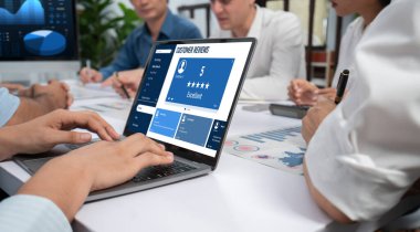 Şirket işleri için canlı bilgisayar yazılımının müşteri deneyimi ve gözden geçirme analizi