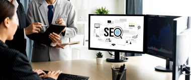 SEO arama motoru optimizasyonu bilgisayar ekranında canlı e-ticaret ve çevrimiçi perakende ticaret için