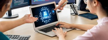 Yapay zeka etik standart hukuk ve bilgisayar ekranındaki kurallar yapay zeka etik şeffaflığının teknoloji suçunu önlediğine dair rapor sunuyor. canlı