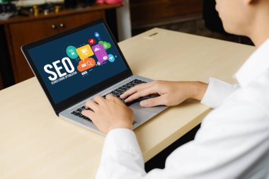 Model e-ticaret için SEO arama motoru optimizasyonu ve bilgisayar ekranında gösterilen çevrimiçi perakende işi