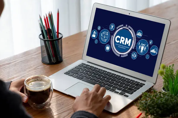 CRM işletme ve işletme için modern bilgisayarda müşteri ilişkileri yönetim sistemi