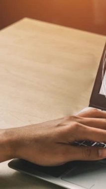 Çevrimiçi perakende satış metodunun Omni kanalı teknolojisi. Sosyal medya platformunda çok kanallı pazarlama internet ödeme kanalı, çevrimiçi perakende alışveriş ve her türlü dijital uygulama hizmeti sunmaktadır.