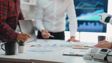 Performans eğilimlerini analiz eden yapay zeka asistanı, profesyonellerin kurumsal planlamayı geliştirmelerine yardım etmek ve verimliliği optimize etmek. Noogenesis Yapay Zeka