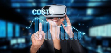 Sanal gerçeklik kulaklığı takan bir profesyonel, verimliliği artırmak için teknoloji ve iş stratejisinin kesişimini gösteren bir maliyet azaltma analizine girişiyor. XDMCP