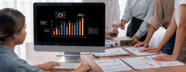 İş veri paneli, pazarlama stratejisi planlaması için iş zekası analizi sunar. Müşteri taleplerini analiz etmek ve iş dünyasının geleceğini önceden görmek için büyük veriler sunulur.