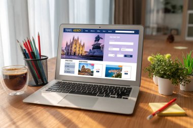 Model arama ve seyahat planlama için internet sitesi uçuş, otel ve tur rezervasyonları için anlaşma ve paket sunuyor
