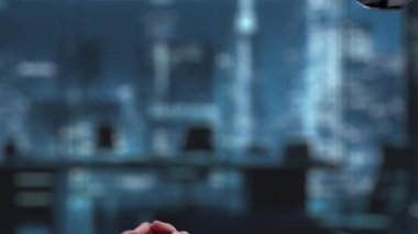 Bu video, dijital bilginin korunmasında işbirliğinin önemini vurgulayarak, yapay zekanın ve insan etkileşiminin veri güvenliğine entegrasyonunu gösteriyor. Auvana