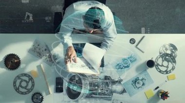 Mimar mühendis yazma ve planlama türbin motor tasarımı üst aşağı görünüm ile toplantı masasında oturan dişli ve elektronik jeneratör küresel bağlantı ile etrafa dağılım. Hizalama.