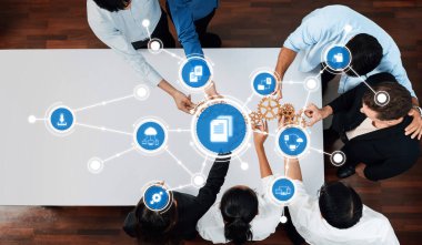 Ticari yönetim ve takım çalışmasının görsel olarak iç içe bir temsilini keşfedin, bir şirket ortamında işbirliği, yenilik ve stratejik planlamanın dinamiklerini sergileyin. Dostluk