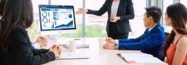 İş veri paneli, pazarlama stratejisi planlaması için iş zekası analizi sunar. Müşteri taleplerini analiz etmek ve iş dünyasının geleceğini önceden görmek için büyük veriler sunulur.