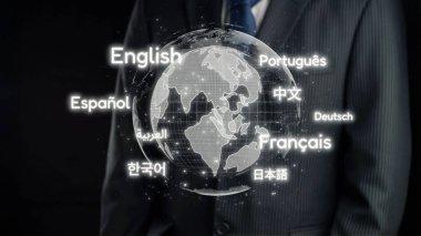 Bu resim, Dünya 'nın çeşitli dillerle çevrili biçimlendirilmiş bir temsilini, profesyonel bir ortamda küresel iletişimi ve çok kültürlü anlayışı sembolize ediyor. Dörtgen