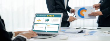 Şirket işleri için canlı bilgisayar yazılımının müşteri deneyimi ve gözden geçirme analizi