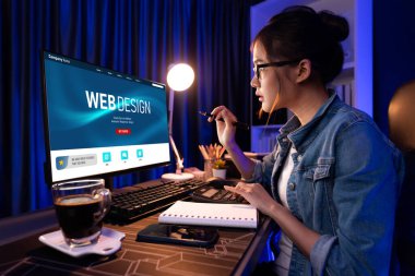 Web sitesi tasarım yazılımı çevrimiçi perakende ticaret ve e-ticaret için canlı şablon sağlıyor