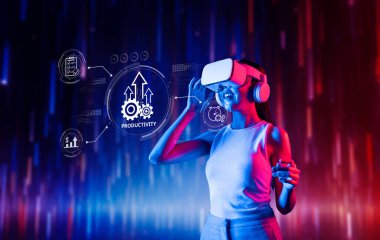 Bir kadın, modern dijital çalışma ortamında üretkenliği ve yeniliği artırma potansiyelini gösteren sanal gerçeklik teknolojisine sevinçle bağlanıyor. XDMCP