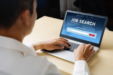 Çalışanların işe alım İnternet ağındaki iş fırsatlarını araması için mod web sitesinde online iş araması