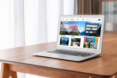 Model arama ve seyahat planlama için internet sitesi uçuş, otel ve tur rezervasyonları için anlaşma ve paket sunuyor