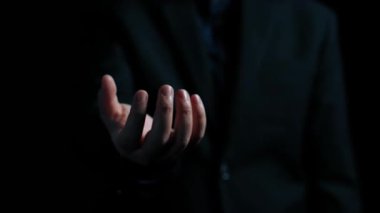 İş adamı ağ kurar, değerli bağlantılar kurar. Profesyonel ağı ve fırsatları genişletmek için etkili insan ağ oluşturma stratejileri UUID