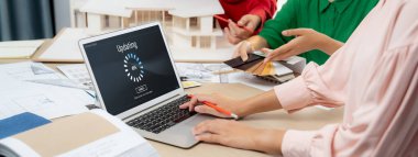 Aygıt yazılım güncellemesinin canlı sürümü için bilgisayarda güncelleme