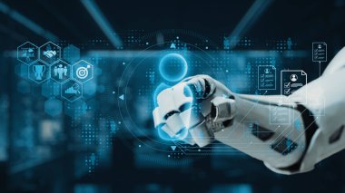 Fütürist bir robotik el, yenilik, teknoloji ve veri bağlantı temalarını temsil eden, modern bir çalışma alanında parlayan dijital simgelerle etkileşime girer. Auvana