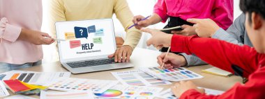 Web sitesindeki yardım ekranı, sık sık soru sorulmasına yanıt sağlamak için müşteri desteği ile bilgi ve çözüm sunar