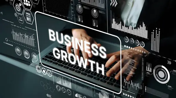 Data Analitik Grafikleri ve Grafikleri ile çevrili Dizüstü bilgisayarda Eller Yazılı İş Büyüme Kavramı. Asemptotik akıllı veri analitiği.