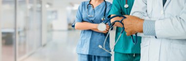 Sağlık hizmetleri insanları grubu. Hastane ofisinde ya da klinikte çalışan profesyonel doktor diğer doktorlar, hemşire ve cerrahlarla birlikte. Tıbbi teknoloji araştırma enstitüsü ve doktor servis konsepti. Prof..