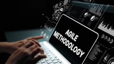 Dijital Veri ve Grafiklerle çevrili Ekranda Agile Metodoloji Metni ile Eller Dizüstü Bilgisayarda Yazıyor. Asemptotik akıllı veri analitiği.