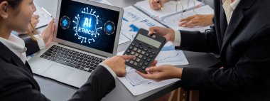 Yapay zeka etik standart hukuk ve bilgisayar ekranındaki kurallar yapay zeka etik şeffaflığının teknoloji suçunu önlediğine dair rapor sunuyor. canlı