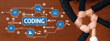 Programlama ve teknolojide anahtar kavramları temsil eden simgelerle birlikte işbirliği içinde el ele tutuşan, kodlamada dinamik bir görüntü gösterimi takım çalışması. Dostluk