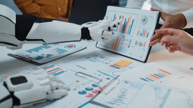 Yapay zekanın iş dünyasına kusursuz entegrasyonunu vurgulayarak, yapay zekanın pazarlama ve stratejik planlamada yardımcı olduğu modern bir çalışma alanı. Noogenesis Yapay Zeka