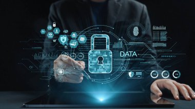 Veri güvenliğinin dijital temsilini gösteren, kilit ve parmak iziyle donatılmış, gizlilik ve korumanın önemini vurgulayan profesyonel bir iş ortamı. Dörtgen