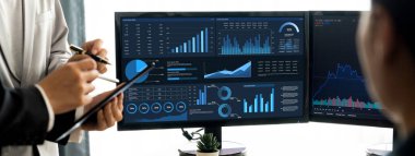 İş veri paneli, pazarlama stratejisi planlaması için iş zekası analizi sunar. Müşteri taleplerini analiz etmek ve iş dünyasının geleceğini önceden görmek için büyük veriler sunulur.